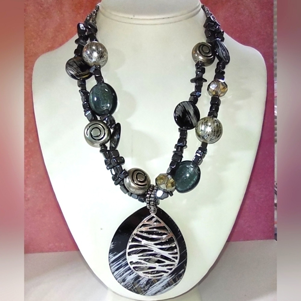 👍5 for $20 Erica Lyons Chunky Beaded Double Strang Large Pendant Necklace